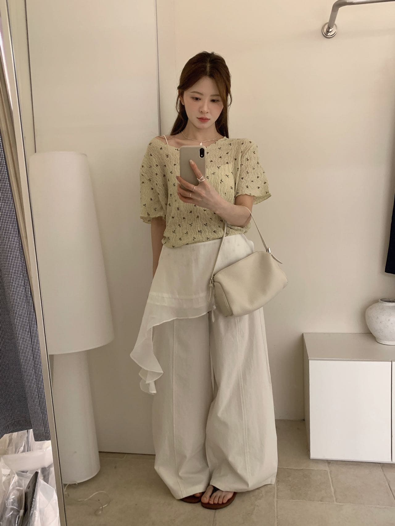 실사 한 부서 라운드 넥 프릴 꽃무늬 가스 질감 슬림해 보이는 반팔 티셔츠 맨위 여성 여름 상세 이미지 14