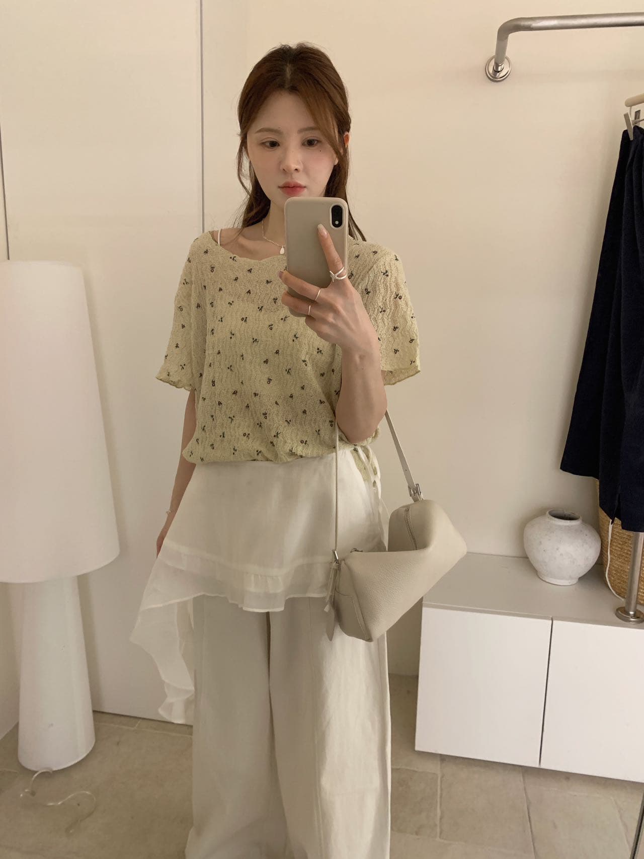 실사 한 부서 라운드 넥 프릴 꽃무늬 가스 질감 슬림해 보이는 반팔 티셔츠 맨위 여성 여름 상세 이미지 15