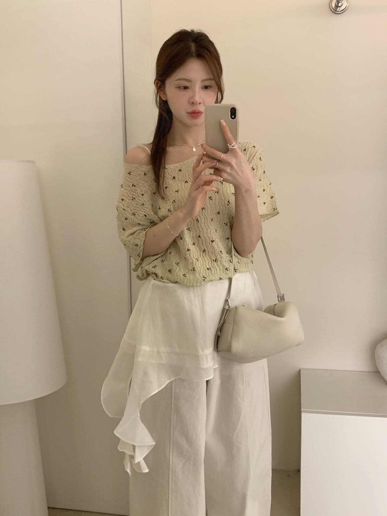 실사 한 부서 라운드 넥 프릴 꽃무늬 가스 질감 슬림해 보이는 반팔 티셔츠 맨위 여성 여름 상세 이미지 16