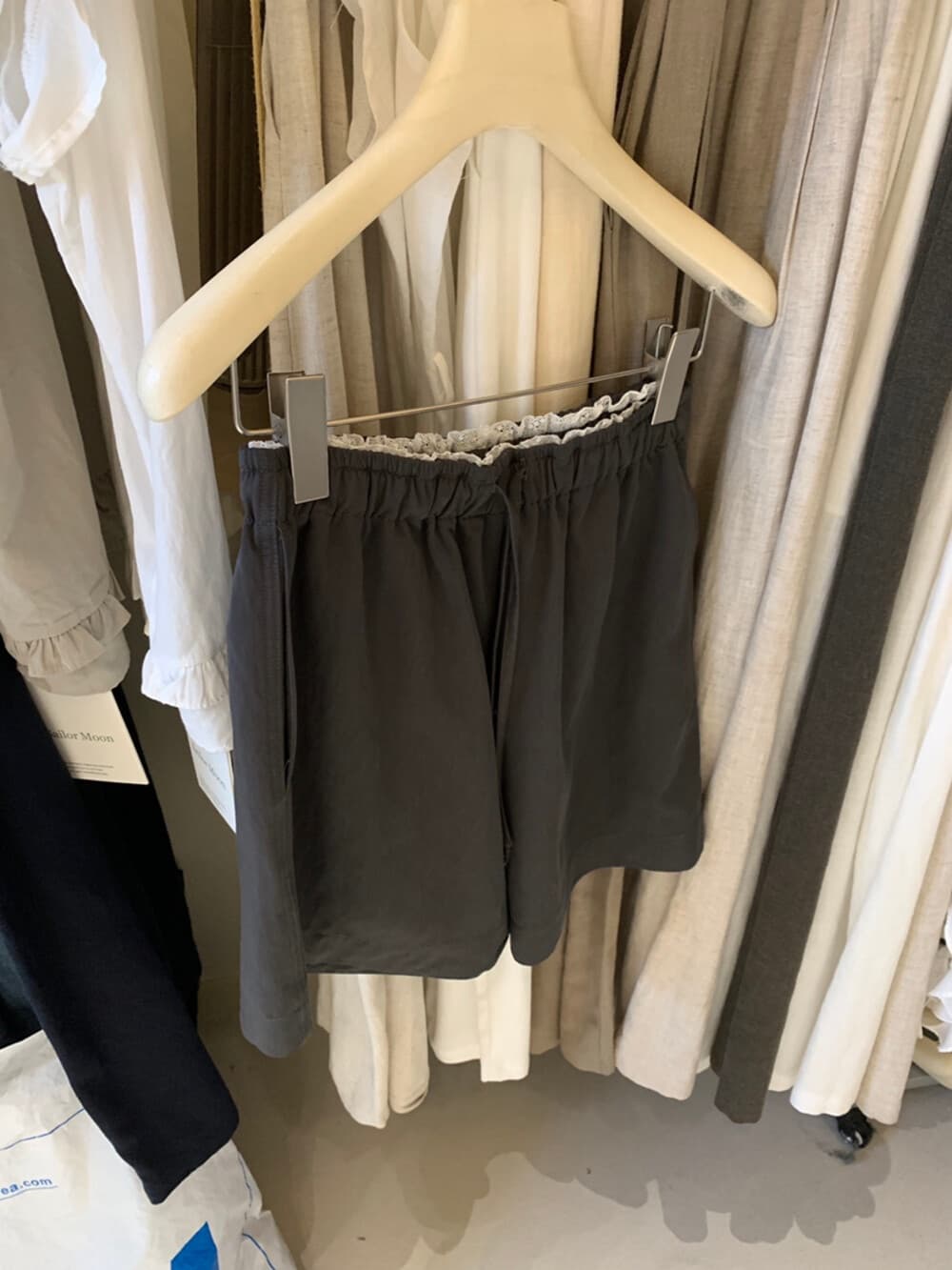느슨함 센스 레이스 레이스 반바지 한 부서 허리밴드 이후 주머니 슬림해 보이는 레이스 허리 머리 디자인 센스 캐주얼 반바지 상세 이미지 9