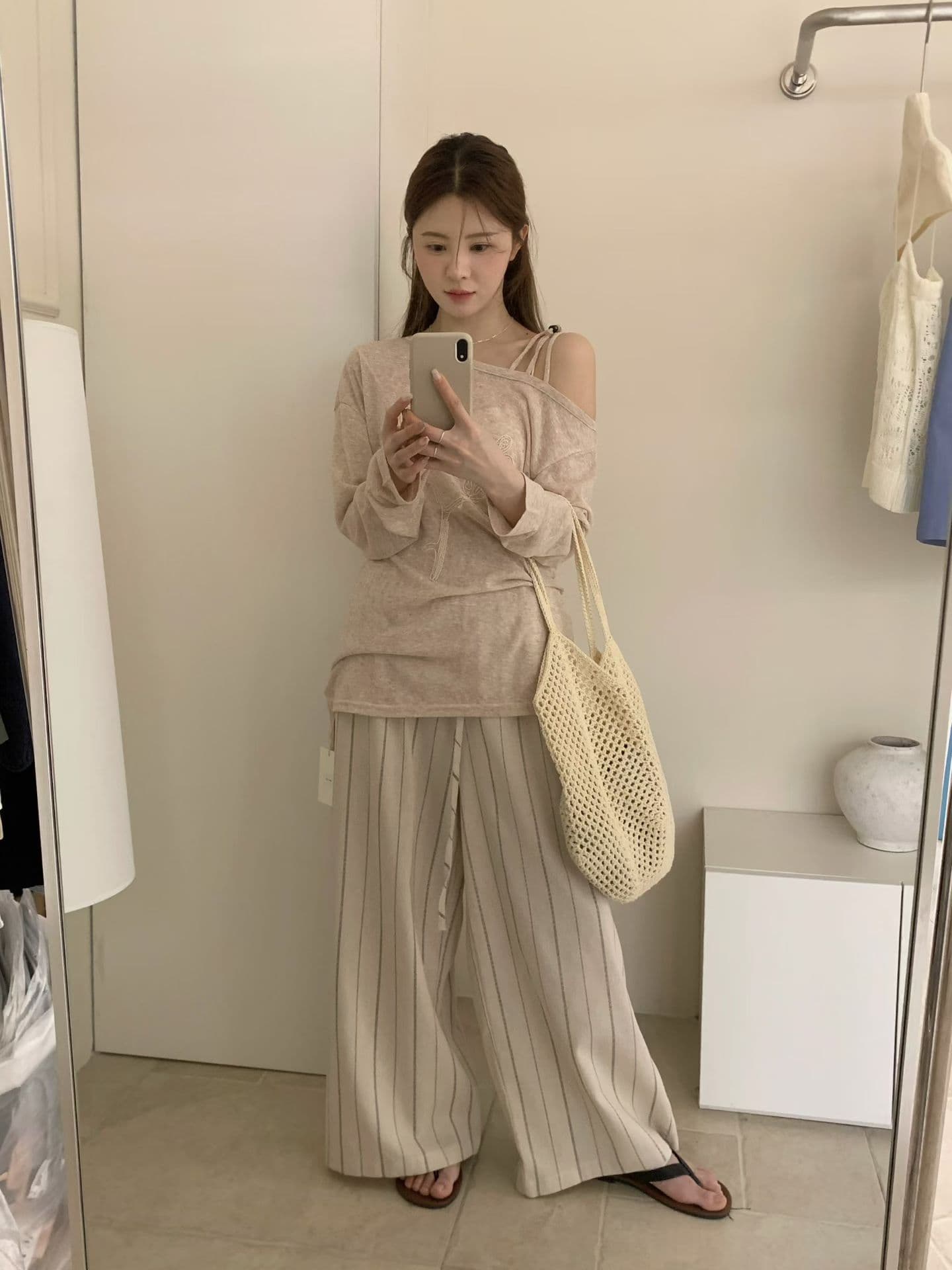 실사 마 살구 비스듬한 칼라 오프숄더 자수 긴팔 티셔츠 여성 느슨함 센스 루즈핏 캐주얼 다용도 자외선 차단 블라우스 맨위 상세 이미지 7