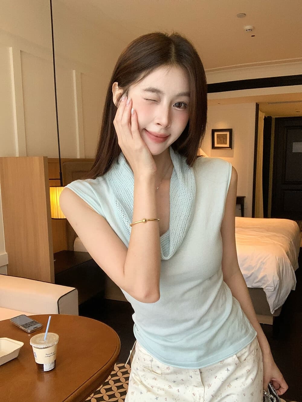 26 여름 켜기 새로운 신선함 여름 제한적 크림 색상 시스템 노크 잘 생긴 부드러운 말뚝 더미 칼라 캐주얼 니트 조끼 상세 이미지 8