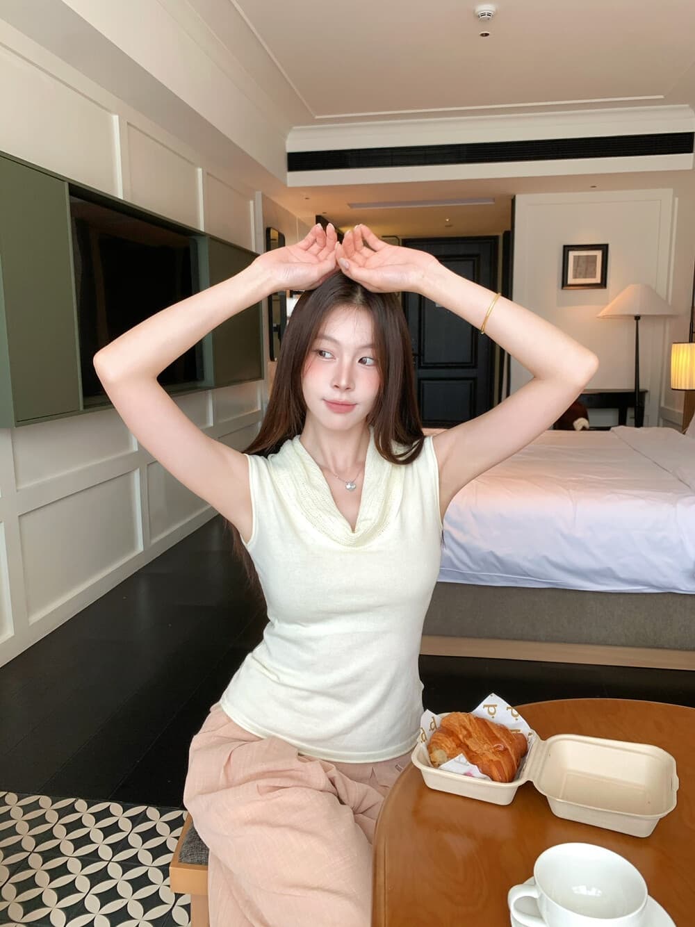 26 여름 켜기 새로운 신선함 여름 제한적 크림 색상 시스템 노크 잘 생긴 부드러운 말뚝 더미 칼라 캐주얼 니트 조끼 상세 이미지 18