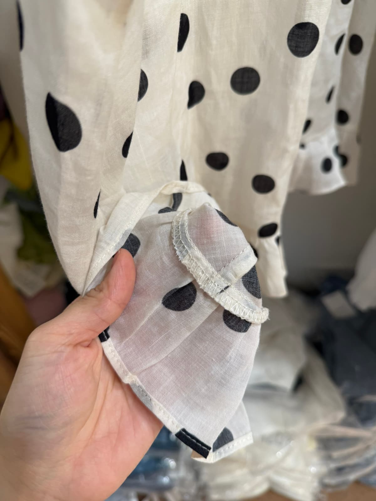여름 켜기 새로운 우유 화이트 배경 색상 코디 클래식 블랙 도트 무늬 레트로 다시 장난기 넘치는 어떻게 착용 모두 좋아 보인다. 레이스업 작은 셔츠 상세 이미지 14