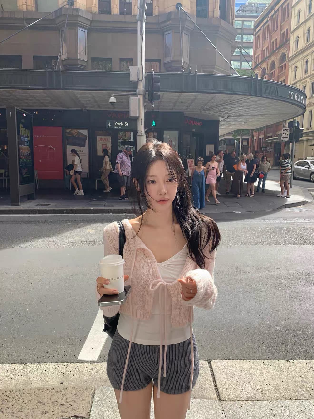 2026 이른 가을 켜기 새로운 V넥 레이스업 레이스 오픈 가디건 여성 프랑스식 부드러운 바람 재킷 작은 숄 맨위 이미지 2