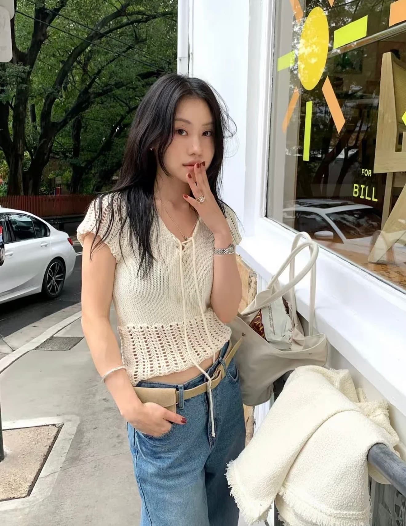 2026 이른 가을 켜기 새로운 V넥 홀로우 아웃 반팔 니트 스웨터 여성 여름 한 부서 자이언트 잘 생긴 루즈핏 느긋한 바람 맨위 상세 이미지 9