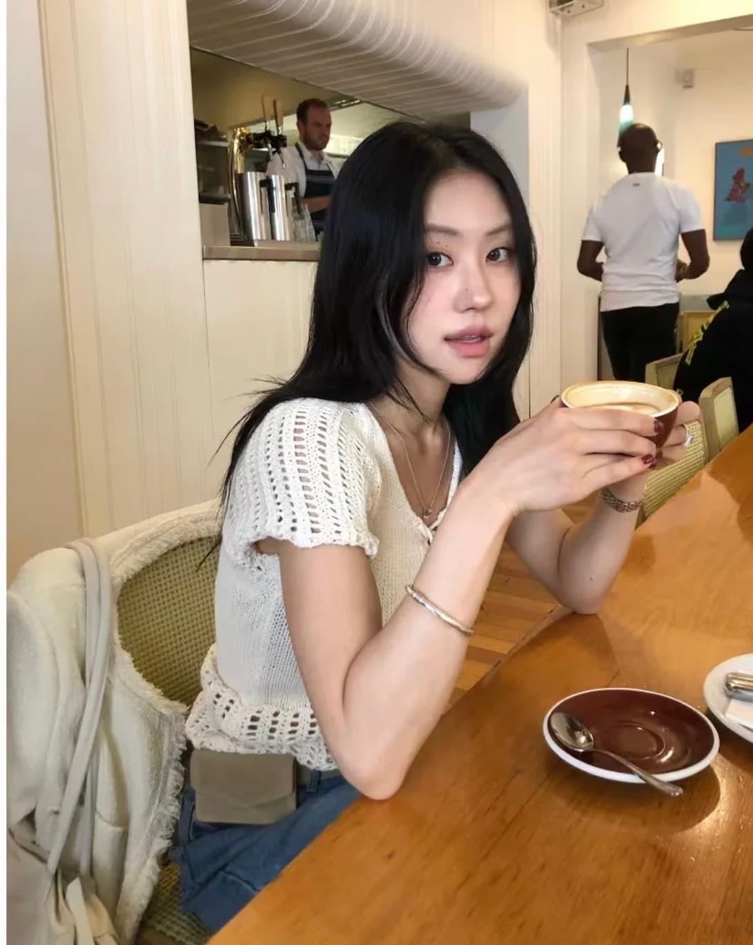 2026 이른 가을 켜기 새로운 V넥 홀로우 아웃 반팔 니트 스웨터 여성 여름 한 부서 자이언트 잘 생긴 루즈핏 느긋한 바람 맨위 상세 이미지 10