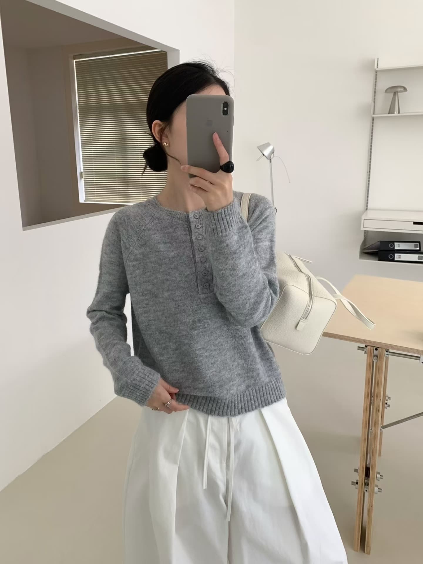 실사 26 가을 켜기 새로운 캐주얼 다용도 부서 버클 풀오버 라운드 넥 루즈핏 슬림해 보이는 긴팔 니트 스웨터 맨위 상세 이미지 9