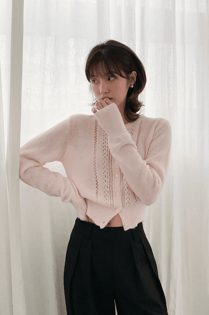 2026 가을 켜기 새로운 패션 다용도 달콤함 소녀 라운드 넥 긴팔 싱글 줄 버튼 얇은 스타일 여성 털 스웨터 쇼트 스타일 이미지 2