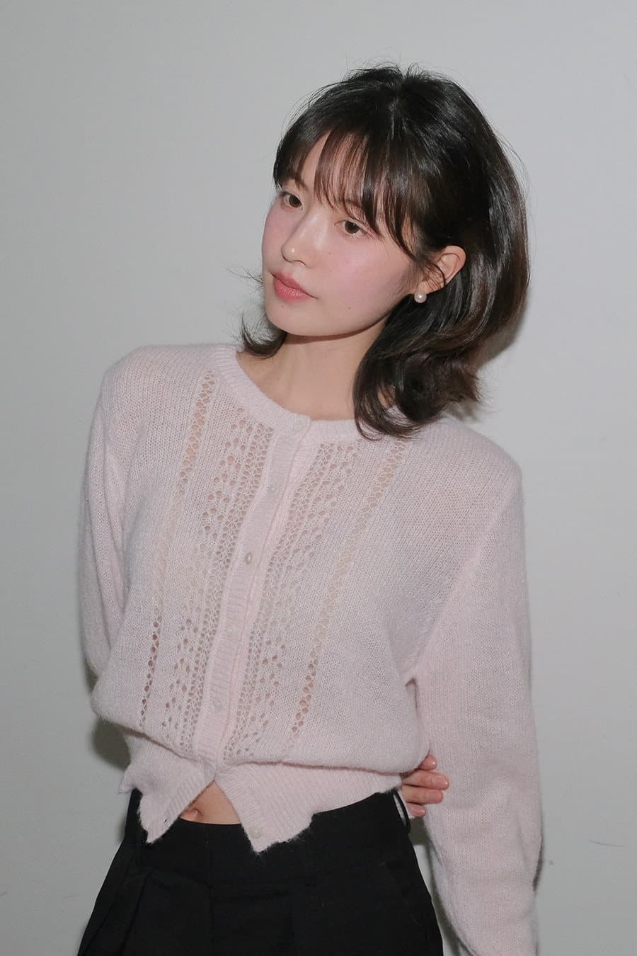 2026 가을 켜기 새로운 패션 다용도 달콤함 소녀 라운드 넥 긴팔 싱글 줄 버튼 얇은 스타일 여성 털 스웨터 쇼트 스타일 상세 이미지 7