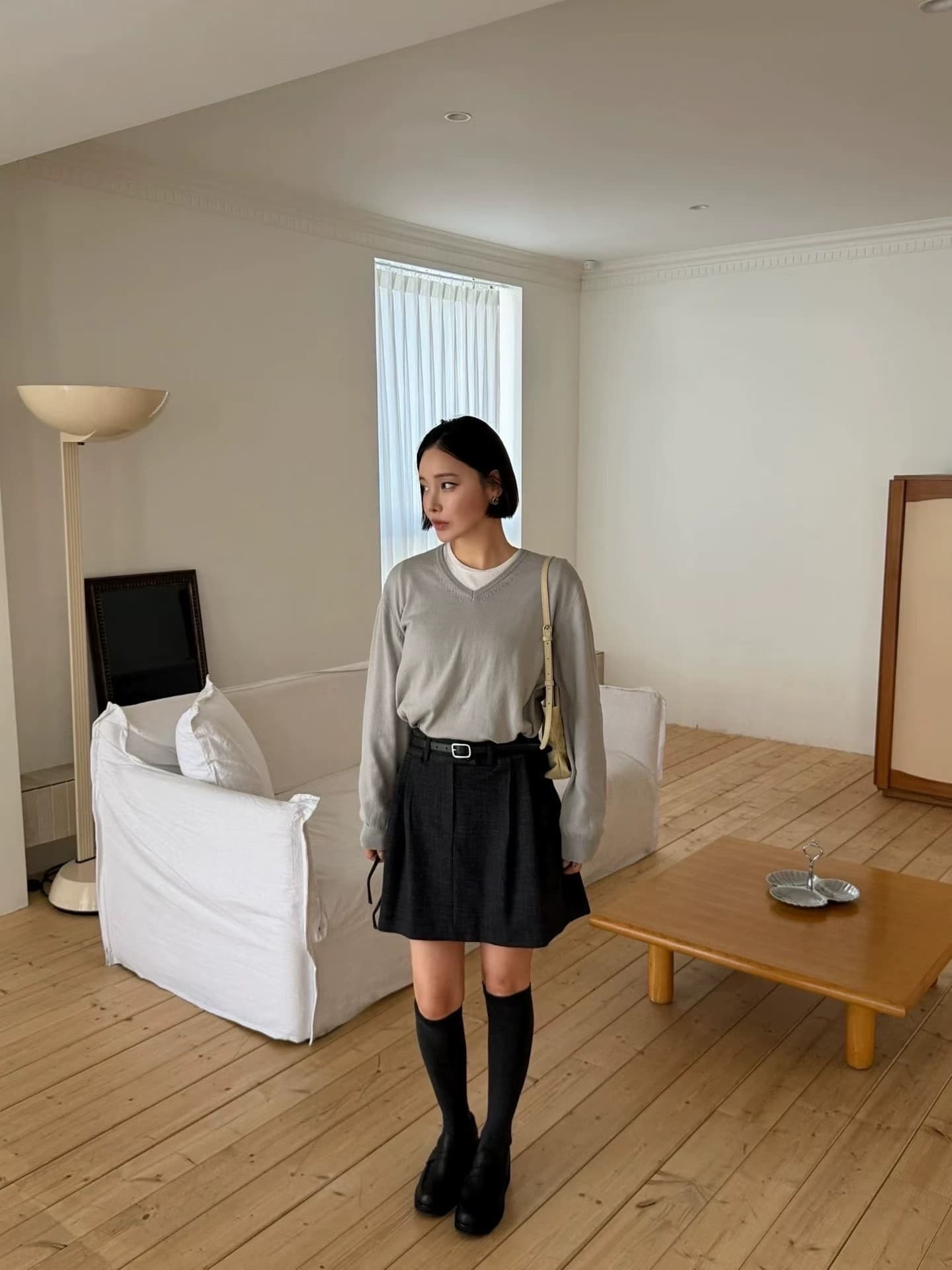 2026 가을 켜기 새로운 V넥 캐주얼 미니멀리즘 세련된 풀오버 니트 스웨터 상세 이미지 7