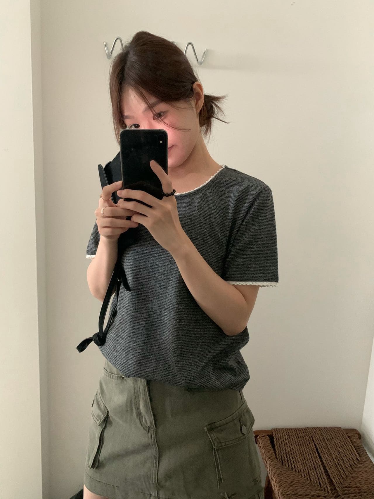 26 가을 켜기 새로운 새로운 미니멀리즘 레이스 패치워크 디자인 센스 스트라이프 긍정적 인 어깨 캐주얼 반팔 티셔츠 상세 이미지 9