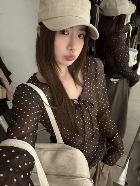 가을 켜기 새로운 2026 이른 가을 새로운 레이스업 도트 무늬 망사 긴팔 티셔츠 여성 몸매 가꾸기 슬림해 보이는 기본 셔츠 작은 셔츠 이미지 4