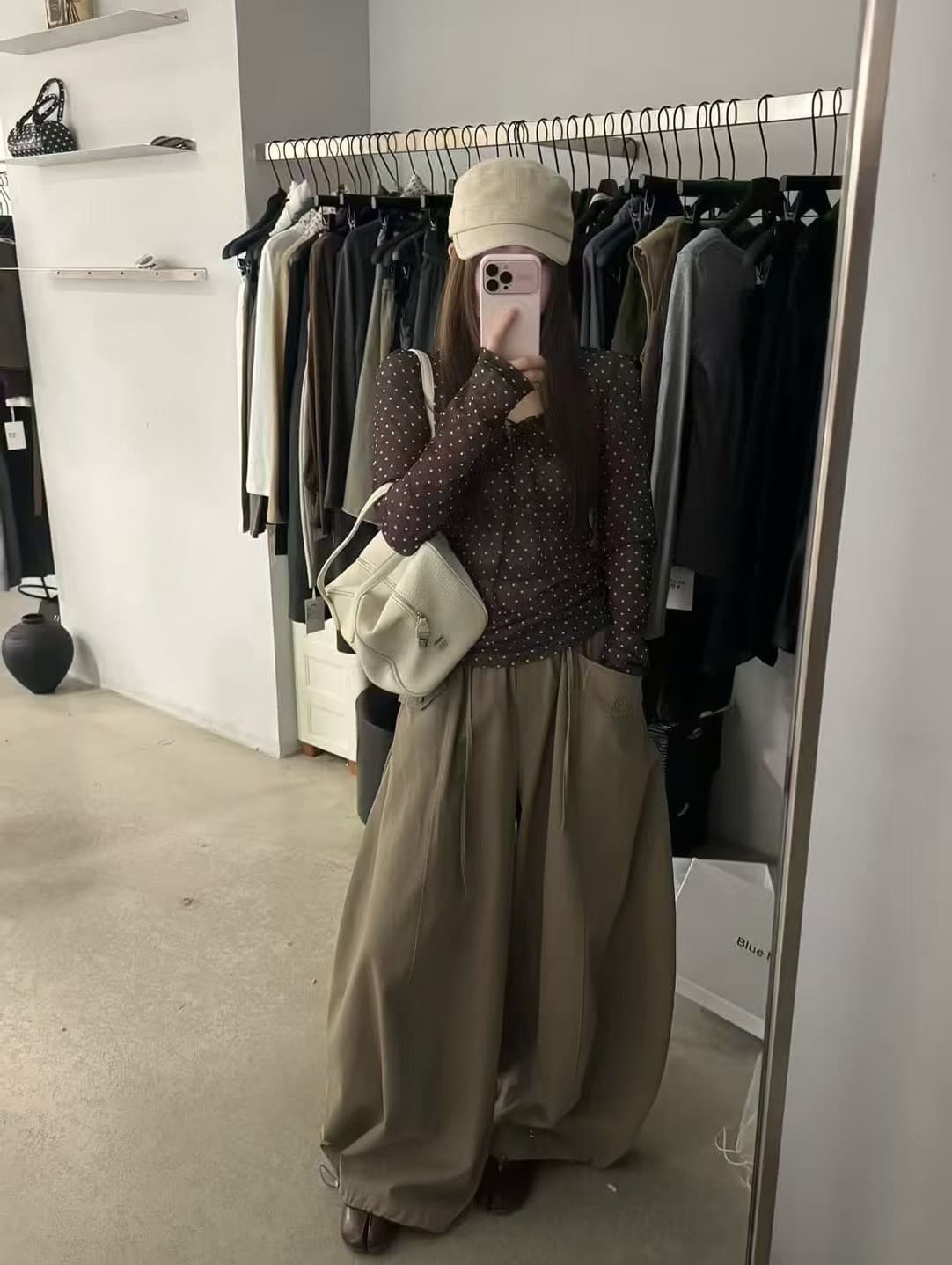 가을 켜기 새로운 2026 이른 가을 새로운 레이스업 도트 무늬 망사 긴팔 티셔츠 여성 몸매 가꾸기 슬림해 보이는 기본 셔츠 작은 셔츠 상세 이미지 5