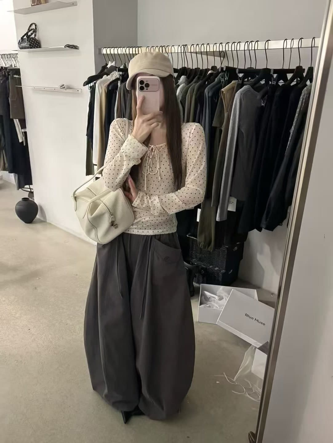 가을 켜기 새로운 2026 이른 가을 새로운 레이스업 도트 무늬 망사 긴팔 티셔츠 여성 몸매 가꾸기 슬림해 보이는 기본 셔츠 작은 셔츠 상세 이미지 6