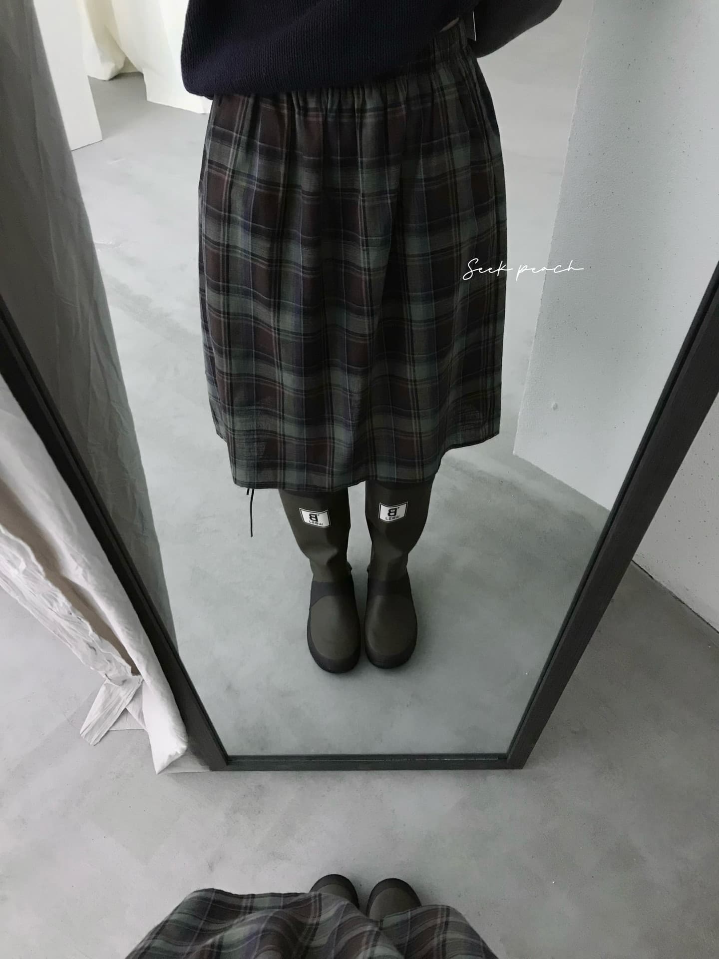 2026 가을 켜기 새로운 하이웨이스트 배색 체크무늬 한 마디 반신 스커트 여성 레트로 루즈핏 표지 넓적 다리 미니 스커트 상세 이미지 2