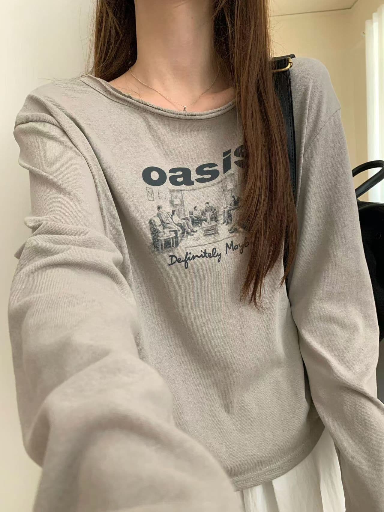실사 가을 겨울 필수 둘 착용 알파벳 긴팔 비스듬한 어깨 긍정적 인 어깨 착용 느긋한 핏 스타일 긴팔 티셔츠 상세 이미지 9