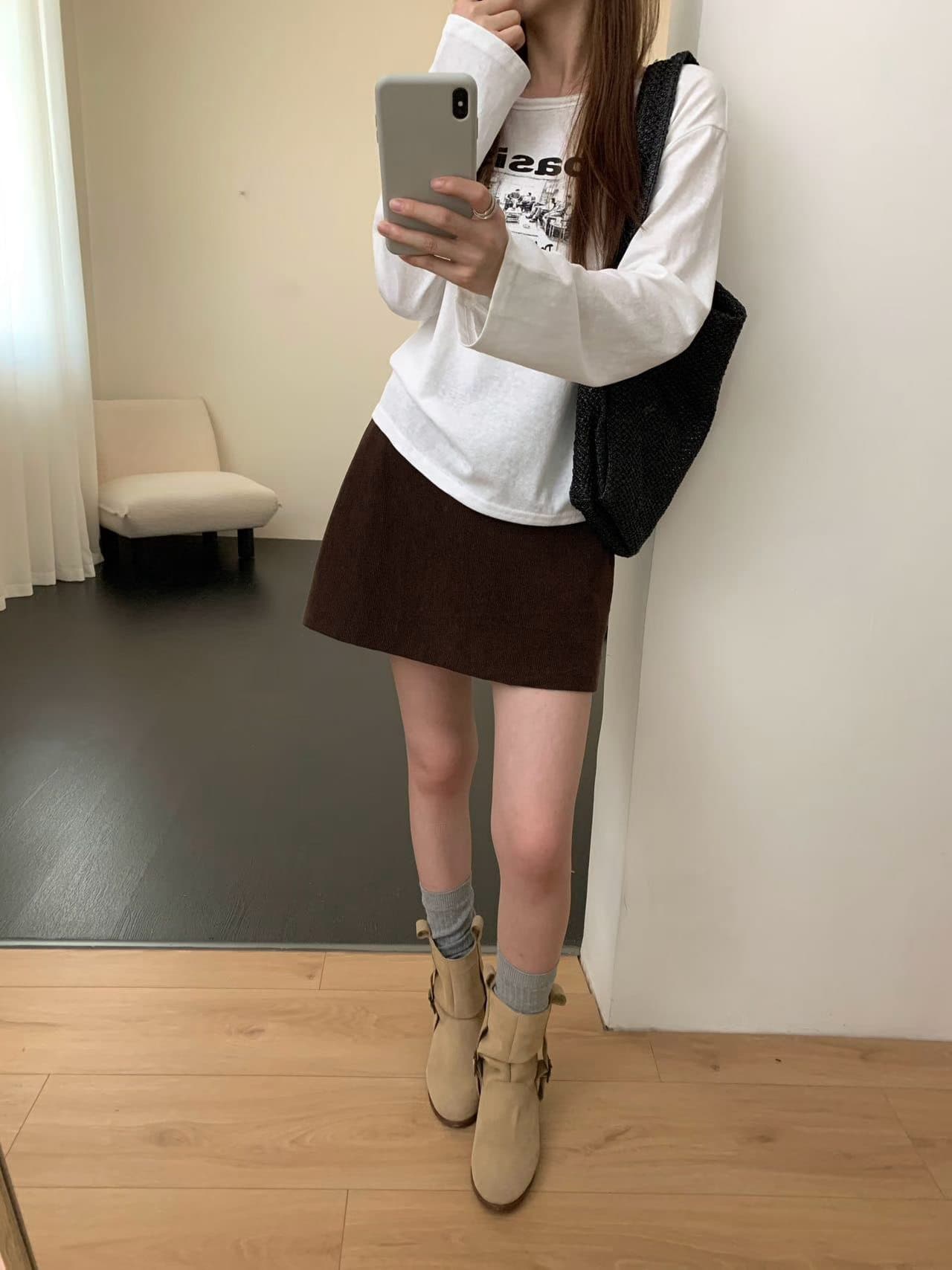 실사 가을 겨울 필수 둘 착용 알파벳 긴팔 비스듬한 어깨 긍정적 인 어깨 착용 느긋한 핏 스타일 긴팔 티셔츠 상세 이미지 16