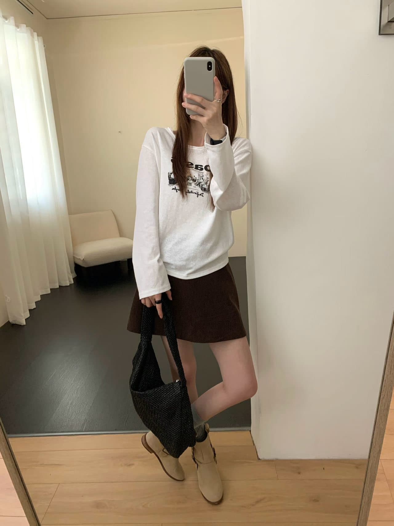 실사 가을 겨울 필수 둘 착용 알파벳 긴팔 비스듬한 어깨 긍정적 인 어깨 착용 느긋한 핏 스타일 긴팔 티셔츠 상세 이미지 17