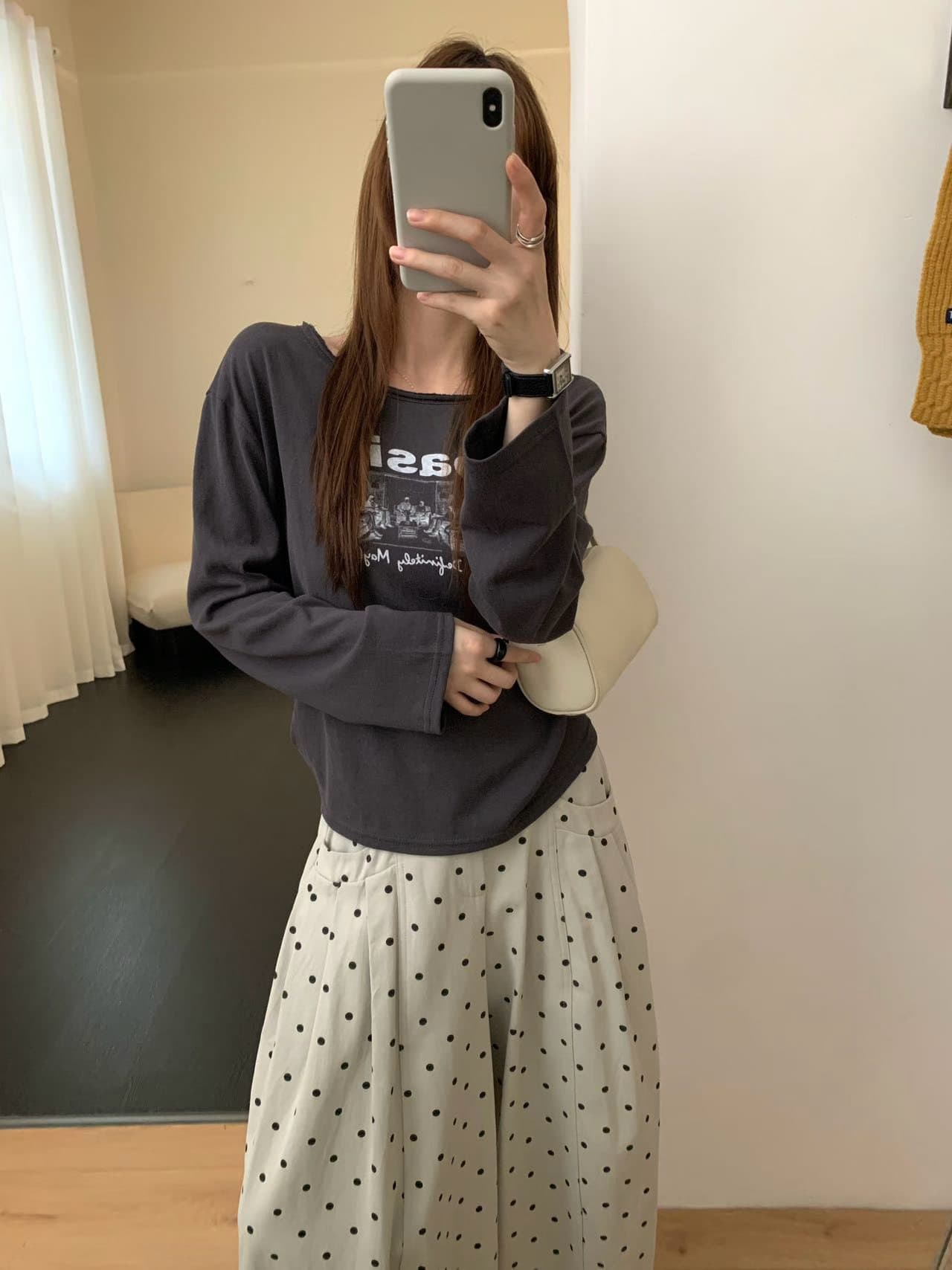 실사 가을 겨울 필수 둘 착용 알파벳 긴팔 비스듬한 어깨 긍정적 인 어깨 착용 느긋한 핏 스타일 긴팔 티셔츠 상세 이미지 28