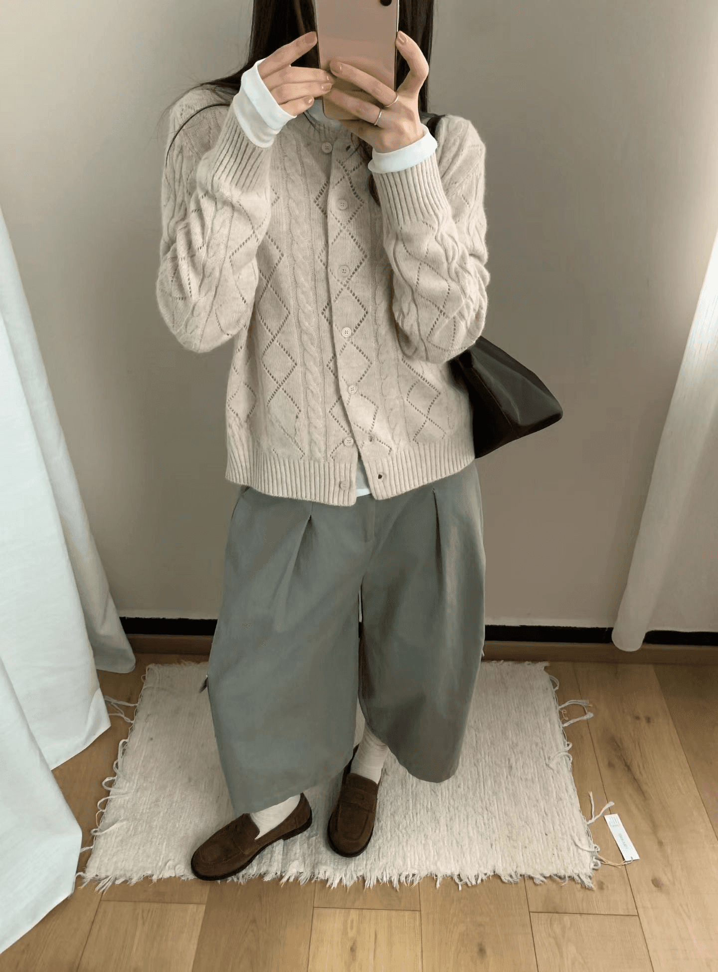 실사 가을 켜기 새로운 미니멀리즘 캐주얼 홀로우 아웃 꽈배기 라운드 넥 루즈핏 슬림해 보이는 다용도 니트 카디건 코트 상세 이미지 5
