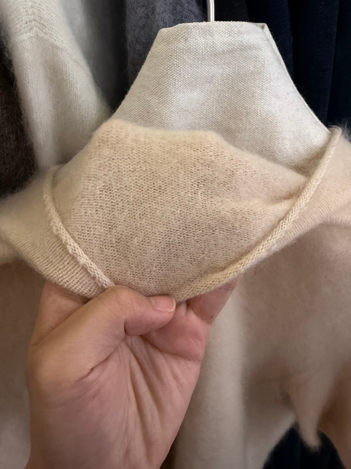 판매하다 폭발 위로 분위기 센스 당겨서 털 절대적으로 좋아 보인다. 원단 부드러운 찹쌀 편안한 조금 어느 쪽이든 넥타이 사람들 스웨터 상세 이미지 40