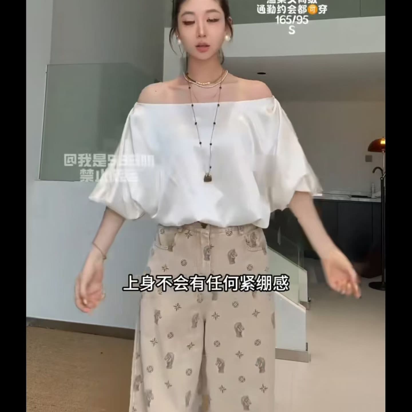 26 여름 새로운 프랑스식 오프숄더 간결한 다용도 단색 쇼트 스타일 레이스 셔츠 여성 셔츠 캐주얼 바지 투피스 세트 이미지 5
