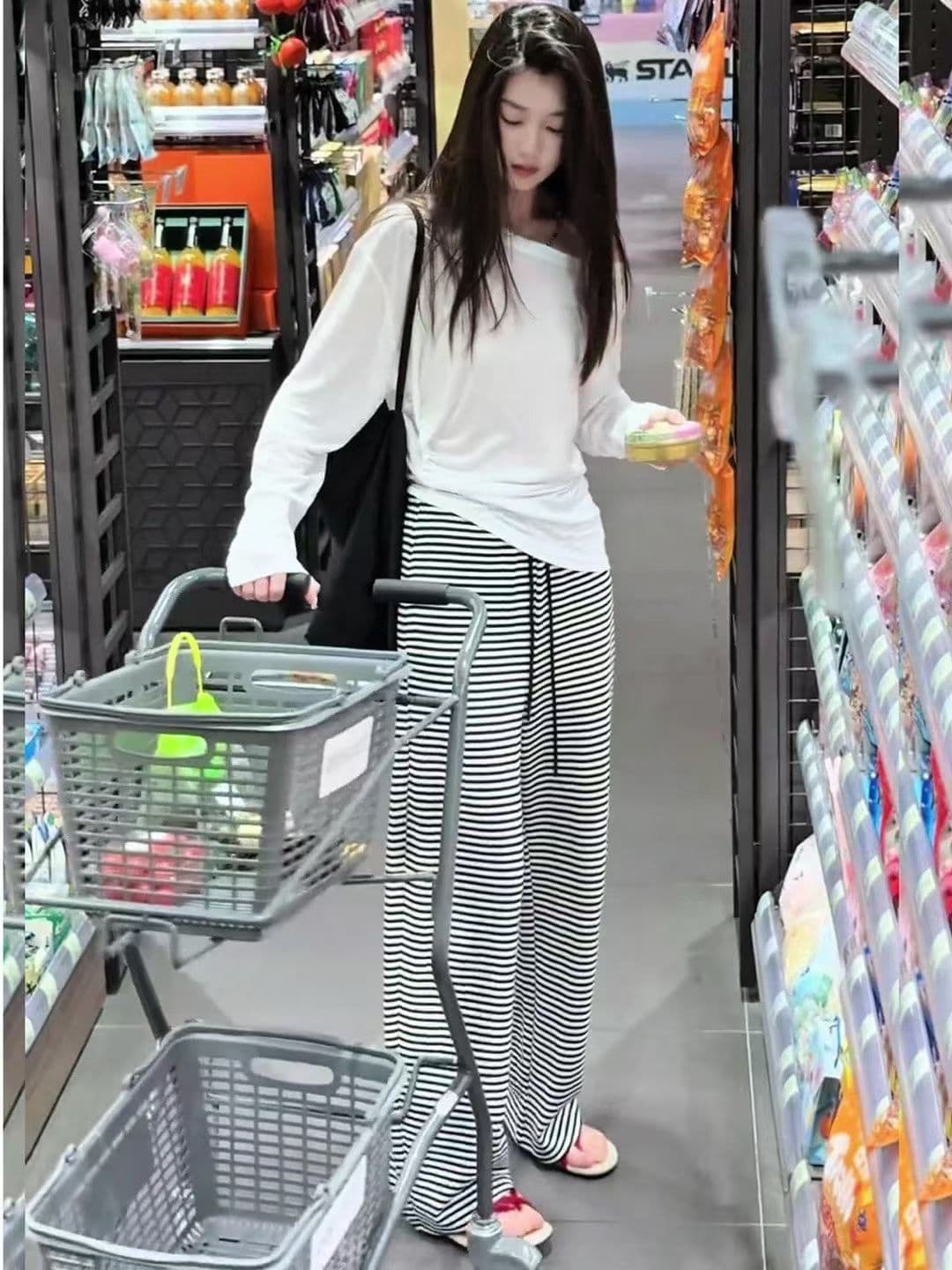 2026 년 여름 새로운 흑인과 백인 배색 프로필 모양 캐주얼 펌프 로프 스트레이트 팬츠 가면 t 맨위 세트 상세 이미지 5