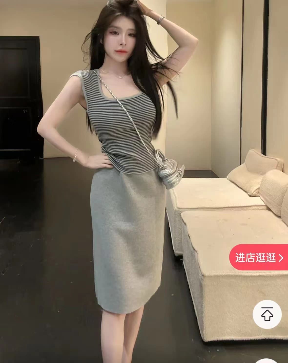 새로운 쇼트 스타일 몸매 가꾸기 슬림해 보이는 배색 스트라이프 광장 칼라 니트 조끼 허리밴드 반신 치마 세트