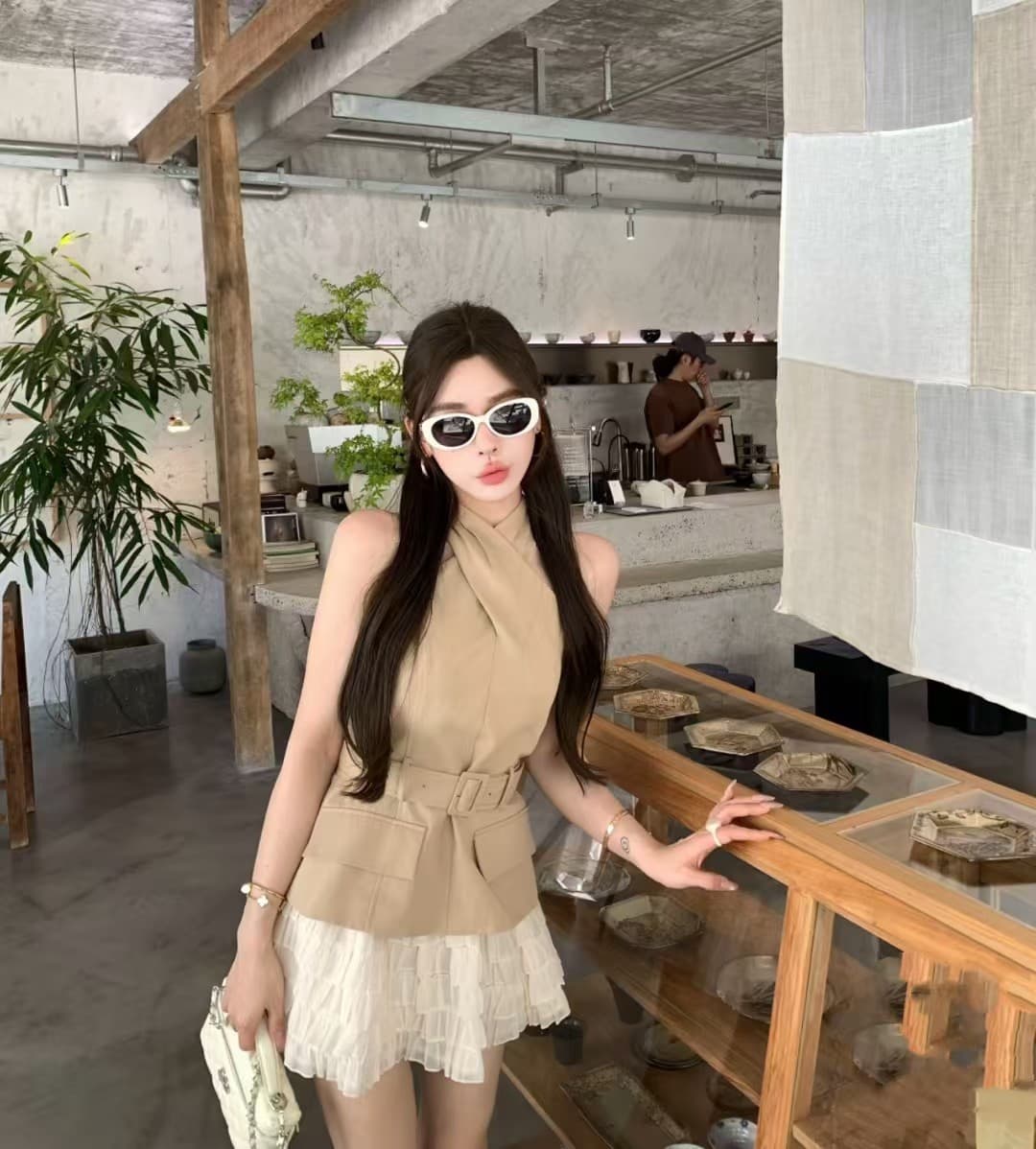 감기 원 웨이 카키 색 십자가 벨트 조끼 베이지 색 쉬폰 무거운 작업 층 반 스커트 세트 이미지 3