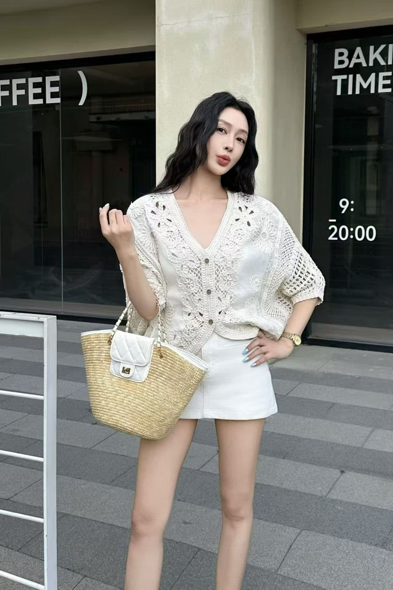 프랑스식 레트로 자수 홀로우 아웃 니트 스웨터 여성 2025 여름 디자인 센스 작은 대중 얇고 가벼운 자외선 차단 외부 가져 가라. 오픈 가디건 맨위 이미지 4