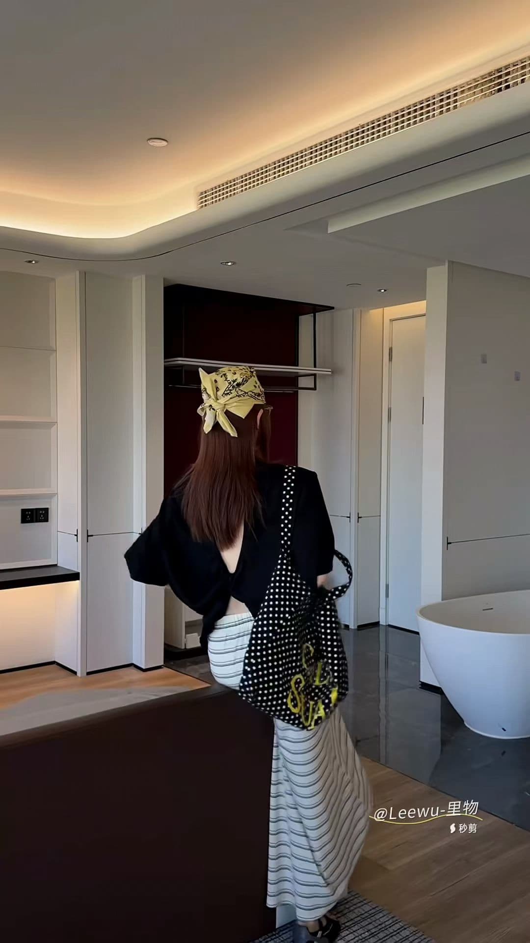 여름 새로운 만화 프린트 티셔츠 여성 디자인 센스 뒤로 홀로우 아웃 루즈핏 반팔 맨위 반신 치마 세트 상세 이미지 1