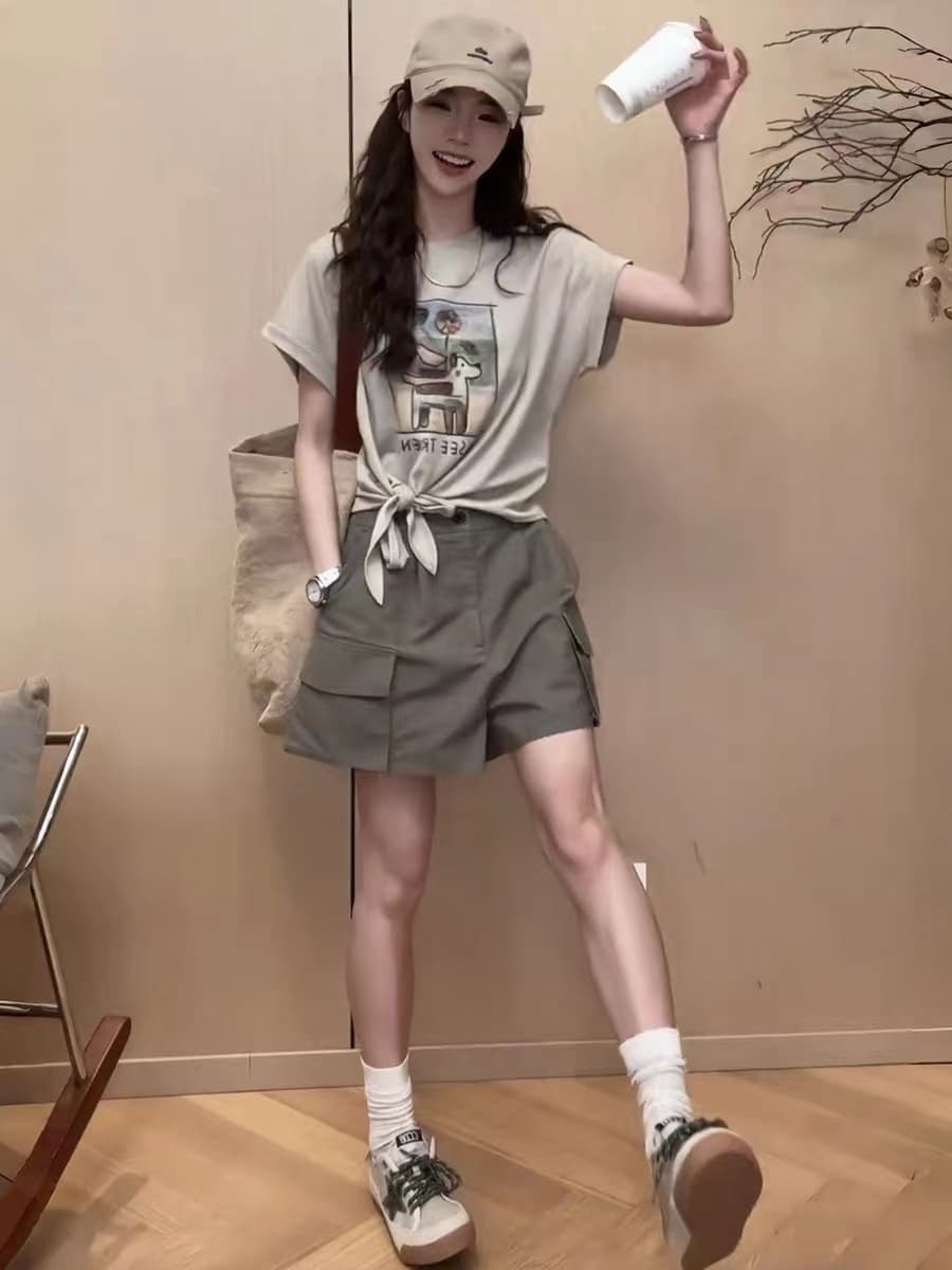 한 부서 느슨함 센스 패션 캐주얼 세트 여성 여름 강아지 프린트 반팔 티셔츠 워크웨어 반바지 두 조각 여성 세트 이미지 2