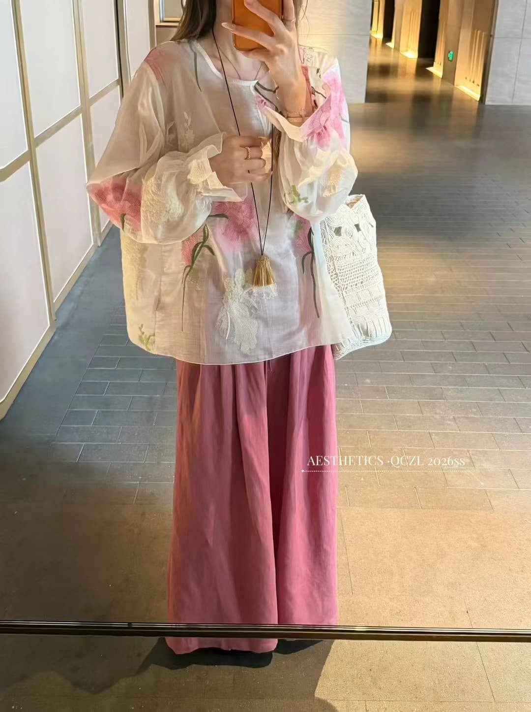 패션 연령 감소 출퇴근 여성 셔츠 2026 여름 새로운 루즈핏 라운드 넥 슬림해 보이는 프린트 긴팔 맨위 이미지 4