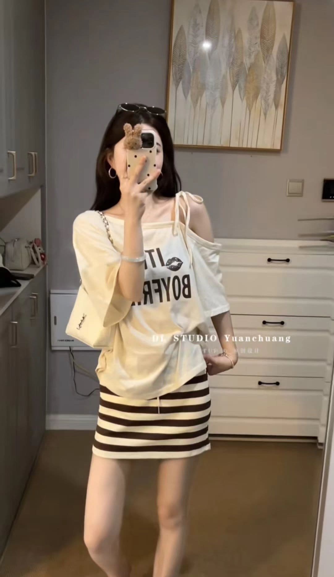 한 부서 패션 미니멀리즘 바람 작은 대중 착용 가져 가라. 오프숄더 맨위 코디 여름 새로운 하이웨이스트 슬림해 보이는 캐주얼 바지 세트