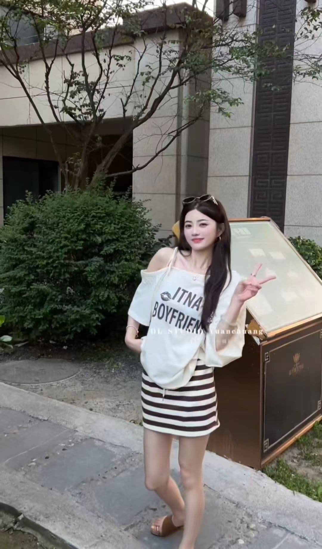 한 부서 패션 미니멀리즘 바람 작은 대중 착용 가져 가라. 오프숄더 맨위 코디 여름 새로운 하이웨이스트 슬림해 보이는 캐주얼 바지 세트 상세 이미지 1