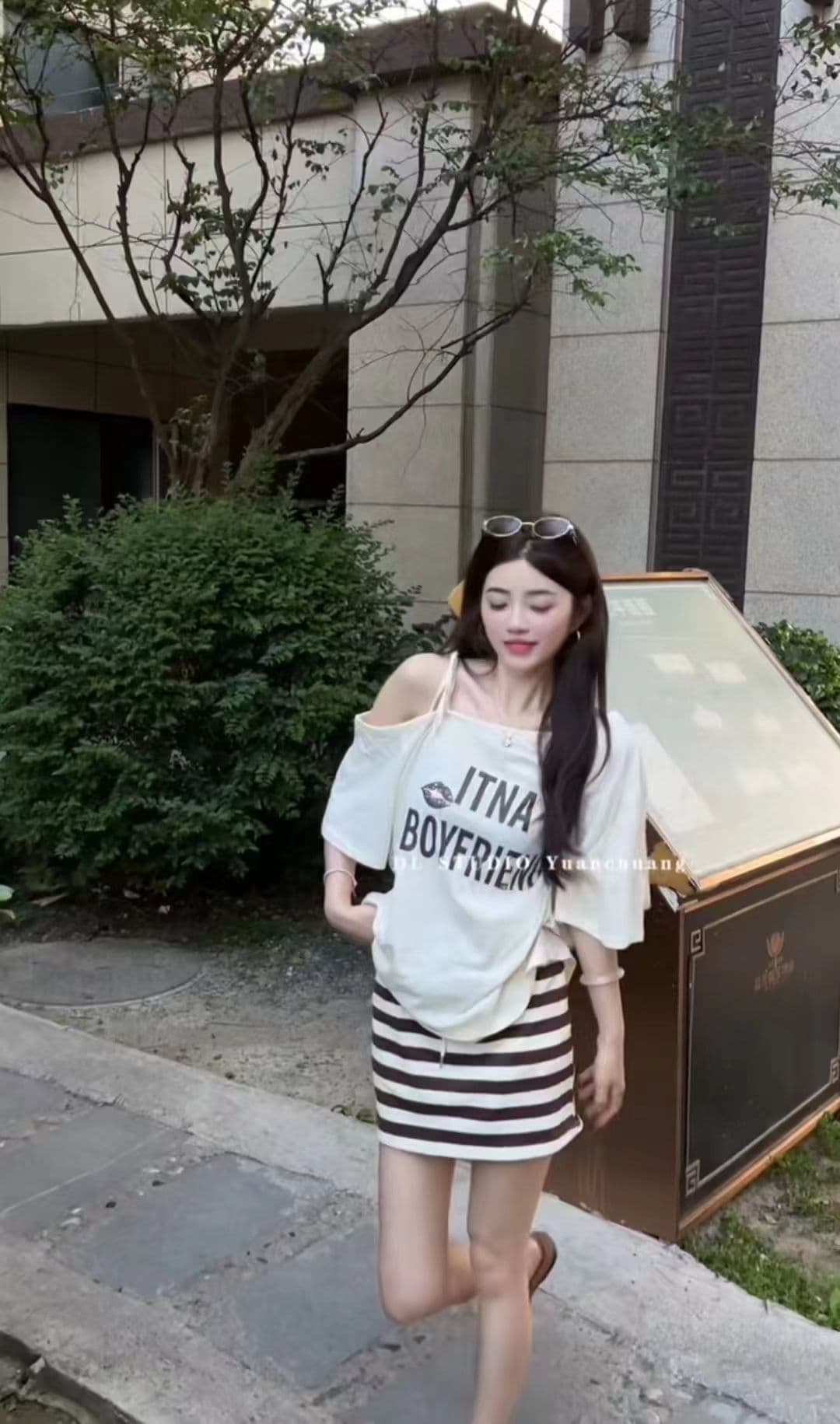 한 부서 패션 미니멀리즘 바람 작은 대중 착용 가져 가라. 오프숄더 맨위 코디 여름 새로운 하이웨이스트 슬림해 보이는 캐주얼 바지 세트 상세 이미지 4