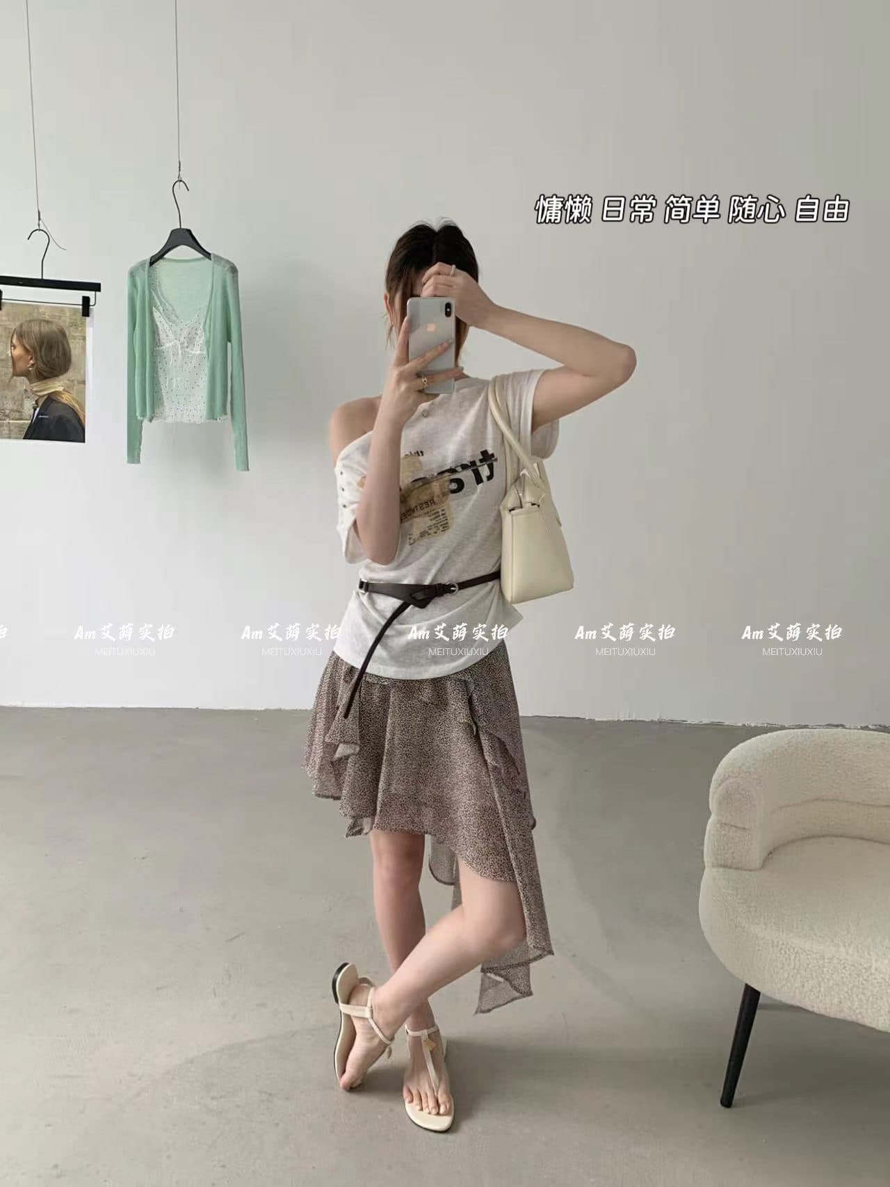 불모지 핫걸 바람 프린트 오프숄더 Chic 주름 허리 수축 t 하이웨이스트 다용도 불규칙 반신 스커트 두 조각 여성 세트
