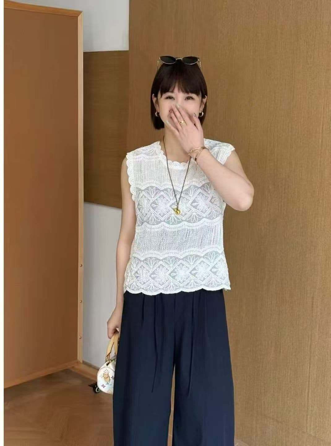레이스 자수 홀로우 아웃 민소매 조끼 블라우스 여성 외부 가져 가라. 여름 빅 사이즈 지방 mm 슬림해 보이는 디자인 센스 쇼트 스타일 상세 이미지 2