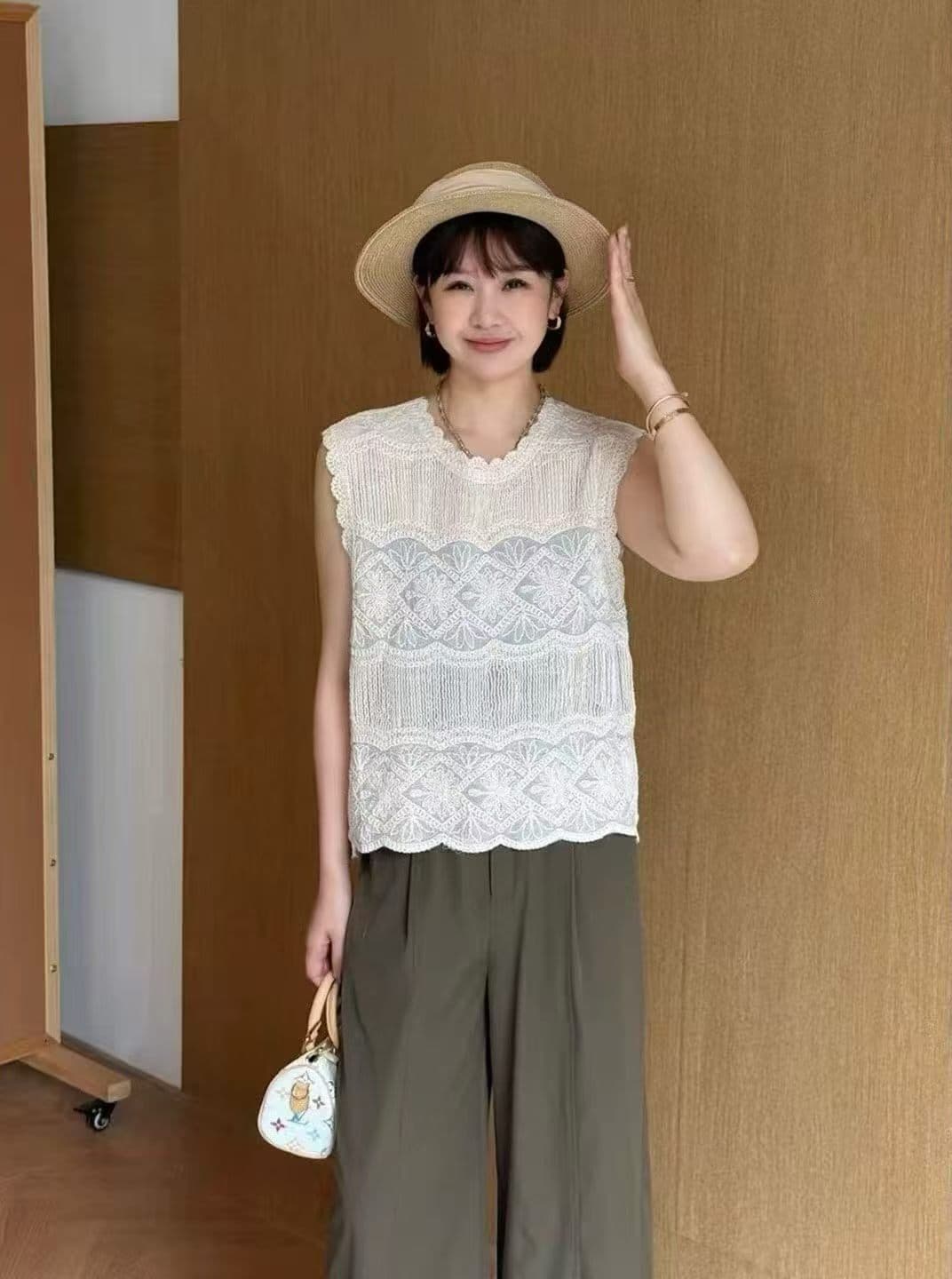 레이스 자수 홀로우 아웃 민소매 조끼 블라우스 여성 외부 가져 가라. 여름 빅 사이즈 지방 mm 슬림해 보이는 디자인 센스 쇼트 스타일 상세 이미지 3