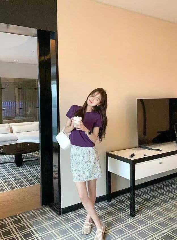 달콤한 핫걸 뒤로 홀로우 아웃 반팔 티셔츠 여성 여름 라운드 넥 슬림해 보이는 단색 맨위 트렌디 반신 스커트 투피스 세트 상세 이미지 3