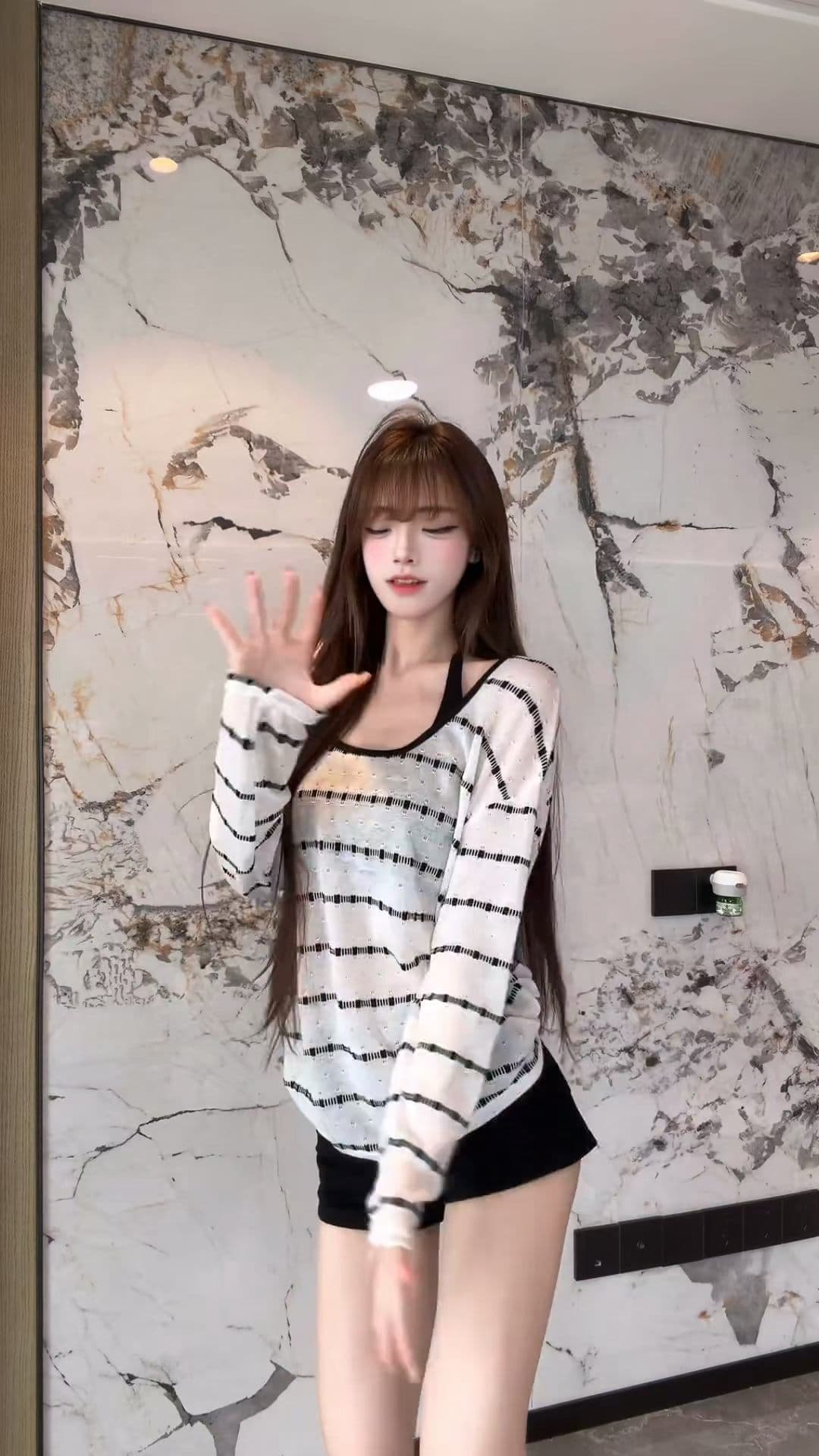 흑백 줄무늬 비스듬한 어깨 자외선 차단 블라우스 긴팔 티셔츠 여성 여름 느긋한 바람 얇은 스타일 맨위 조끼 반바지 3종 세트 상세 이미지 5