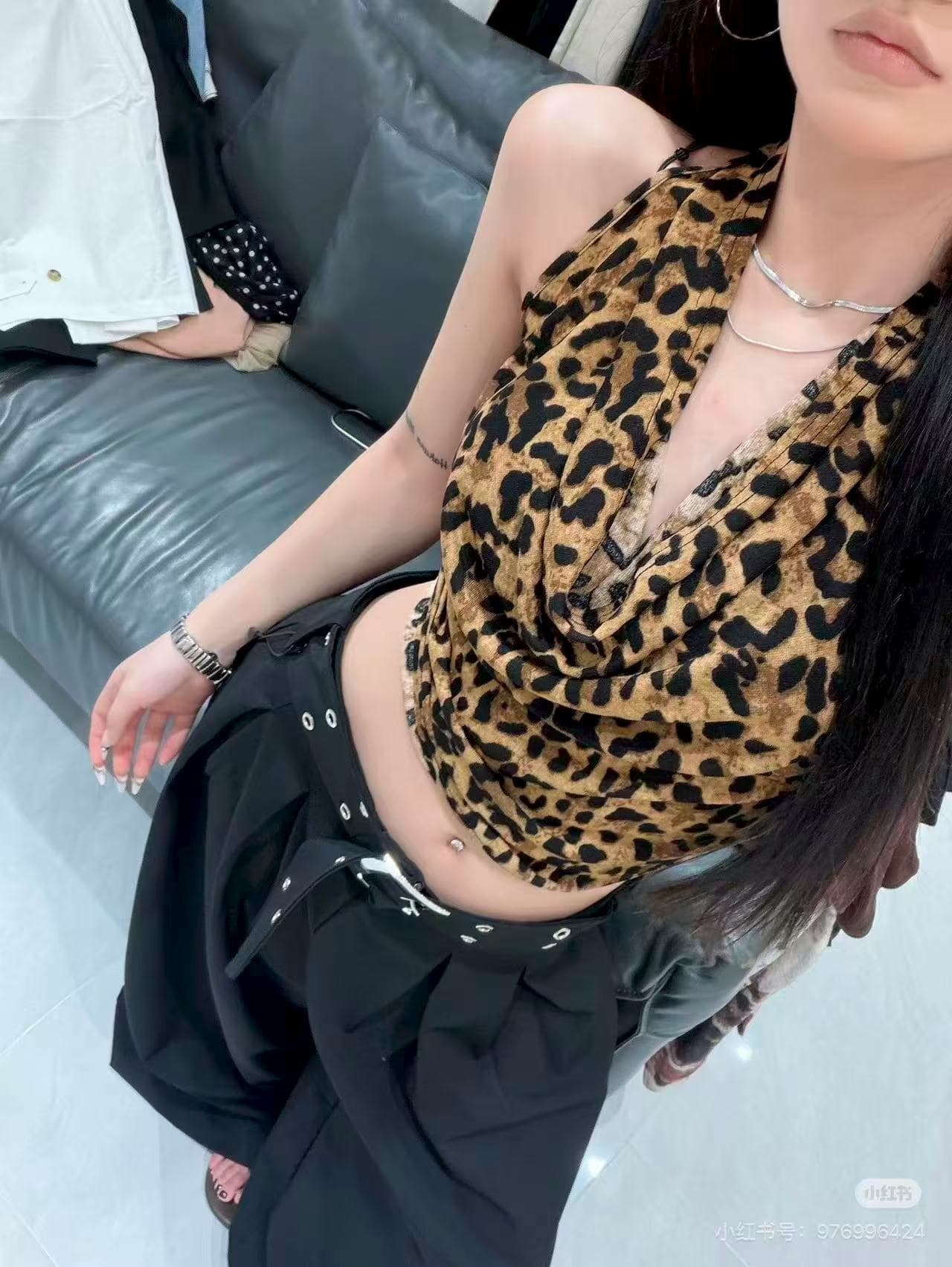 레트로 스타일 흔들다 칼라 품격 행침 목 캐미솔 여름 2026 새로운 맨위 캐주얼 바지 투피스 세트 상세 이미지 4