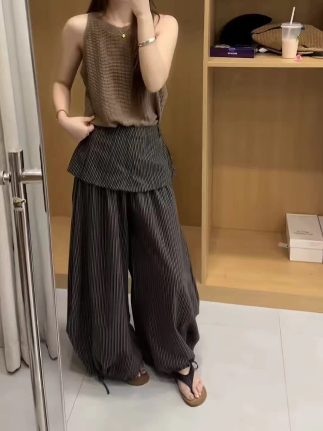 어두운 회색 핀 스트라이프 페이크 레이어드 치마 커튼 스트랩 조거 넓은 다리 치마바지 여성 루즈핏 표지 넓적 다리 펌프 로프 랜턴 캐주얼 바지 상세 이미지 8