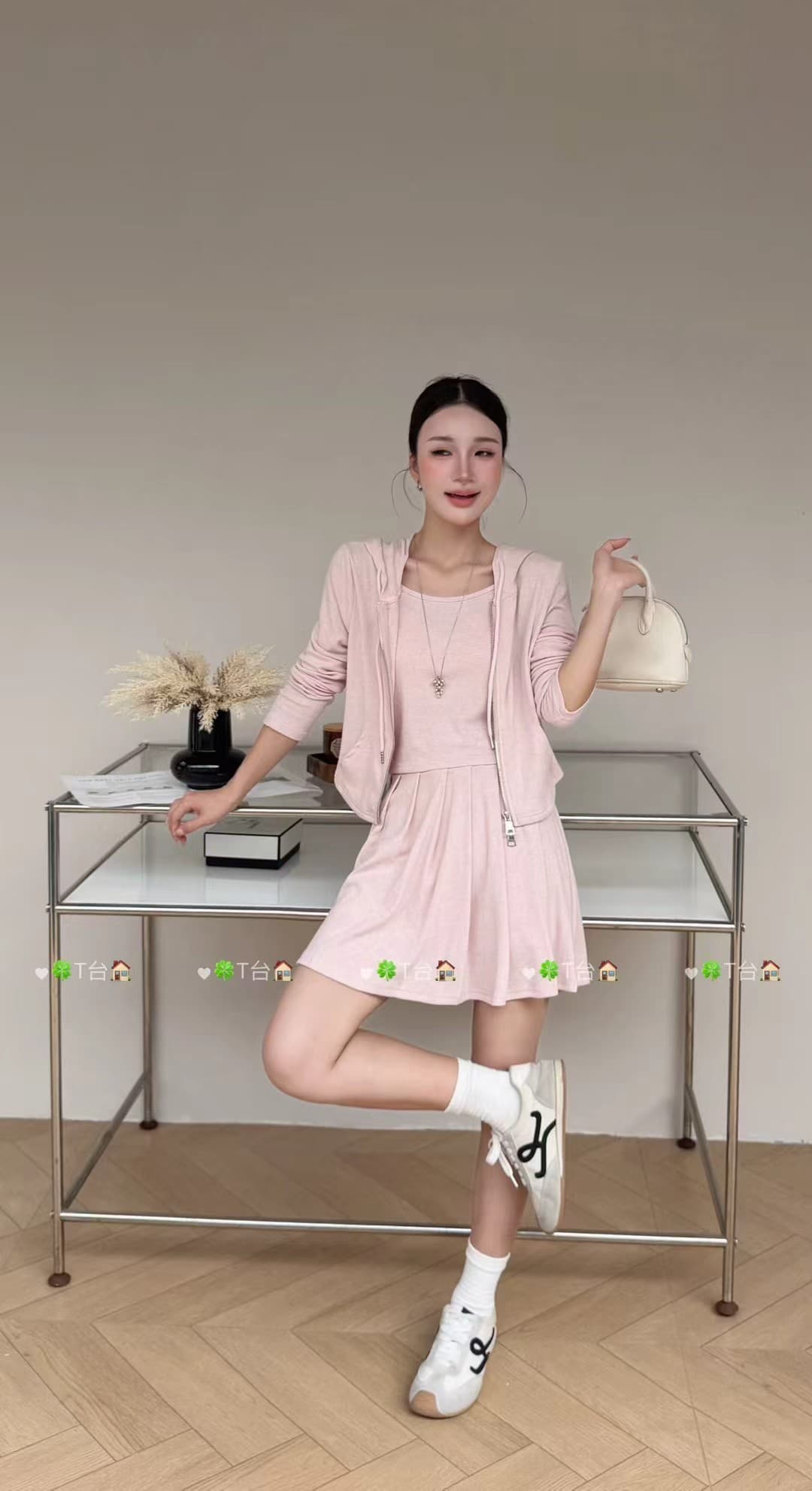 2026 가을 새로운 한 부서 디자인 센스 작은 대중 후드 맨위 여성 레저 다용도 반신 스커트 조끼 3종 세트 이미지 4