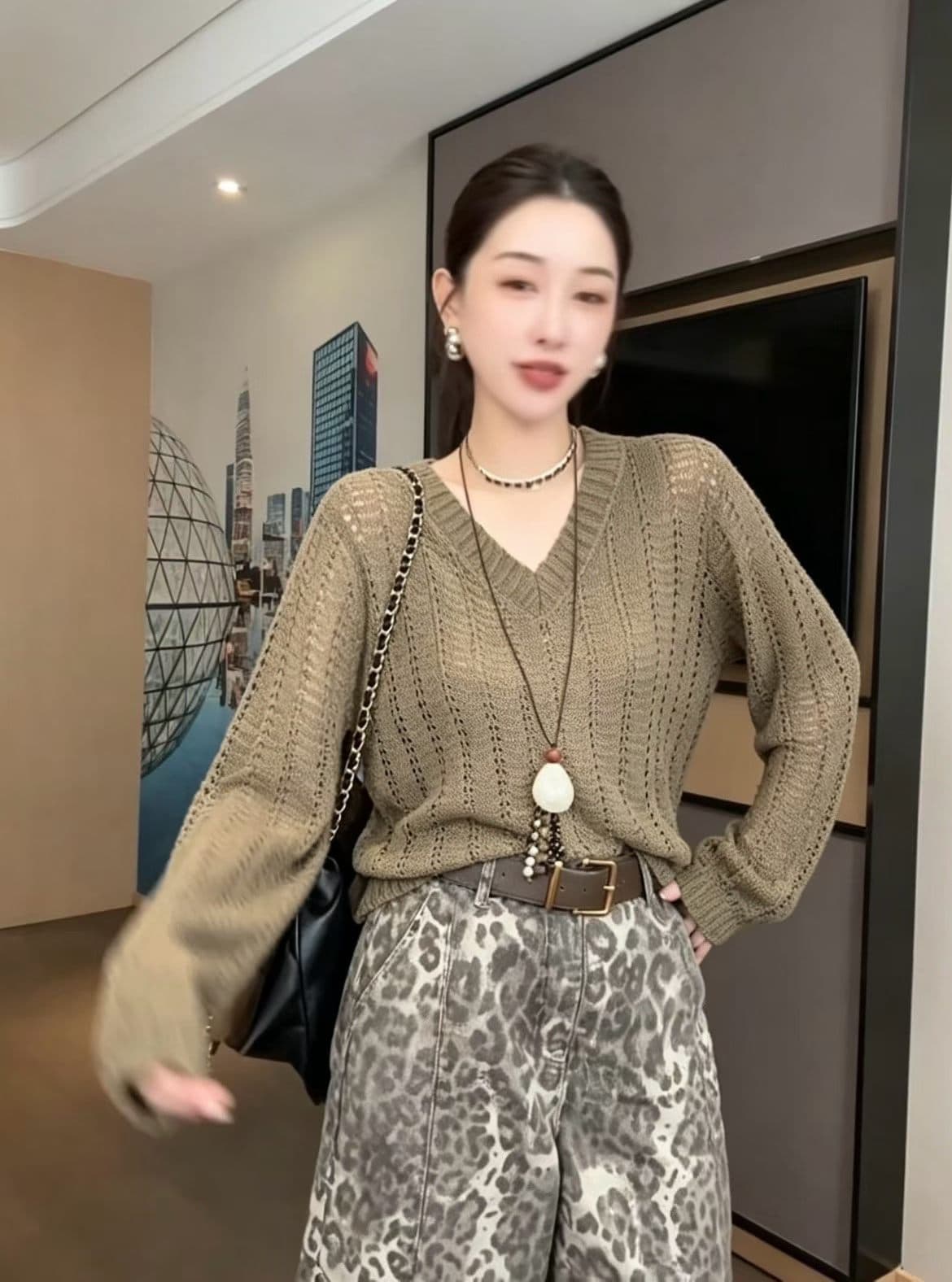 고급 느긋한 바람 V넥 꽈배기 스웨터 2026 가을 슬림해 보이는 표지 고기 부드러운 찹쌀 벨트 스카프 니트 맨위 상세 이미지 4