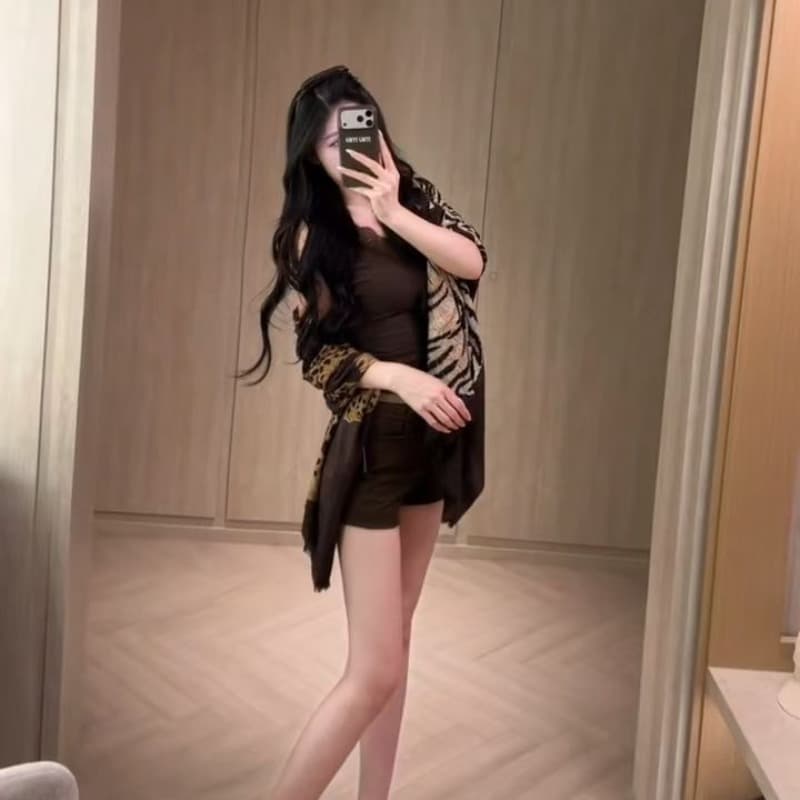 자이언트 잘 생긴 오래된 돈 바람 레오파드 무늬 스카프 숄 여성 2026 이른 가을 다용도 스카프 조끼 반바지 3종 세트 이미지 5