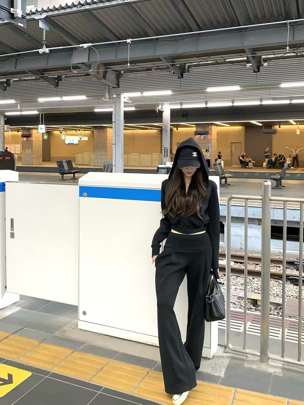 작은 샤넬 스타일 세트 여성 가을과 겨울 패션 다용도 고급 센스 후드 티 스웨터 재킷 캐주얼 와이드 레그 팬츠 투피스 세트 이미지 4