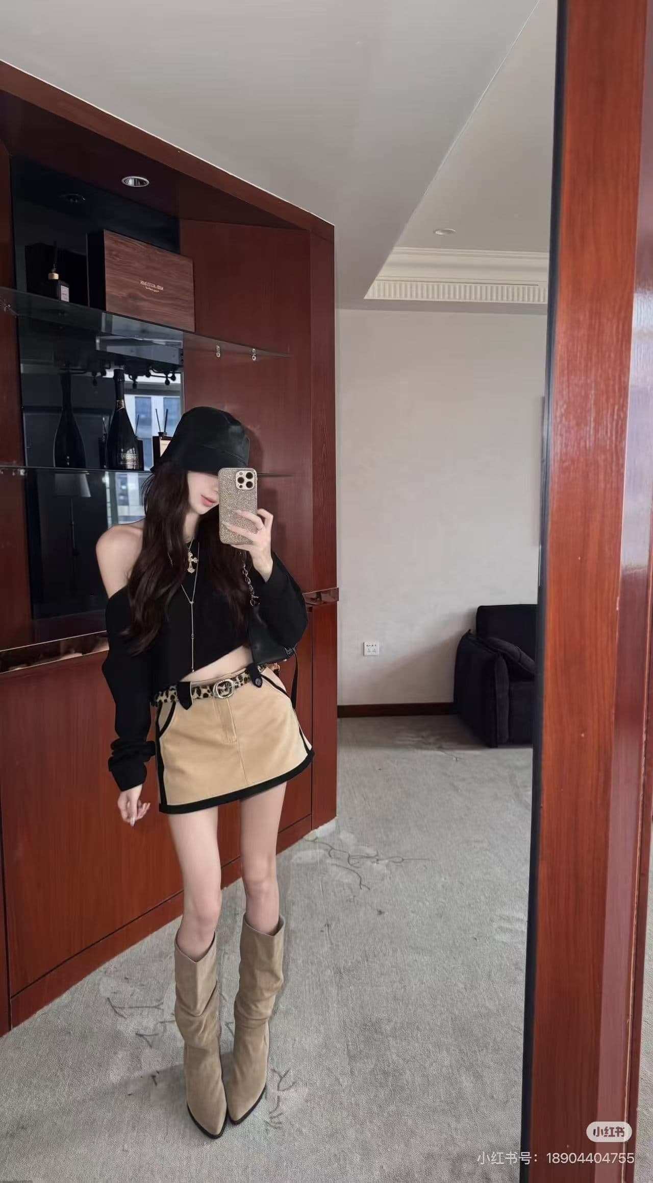 이른 가을 느슨함 센스 로얄 자매 팬 디자인 센스 검정색 비스듬한 칼라 오프숄더 긴팔 배색 반신 치마 세트 여성 트렌디 상세 이미지 1