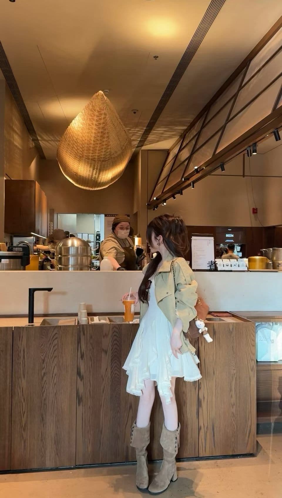 레트로 스탠드 칼라 긴팔 쇼트 스타일 바람막이 여성 코트 가을 슬림해 보이는 긍정적 인 어깨 드레스 투피스 세트 이미지 2